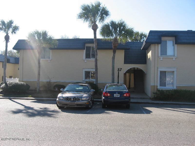 355 Monument Road, Unit 17 D2 Jacksonville, FL 32225 - Photo 1 of 10 a car parked in front of a white house