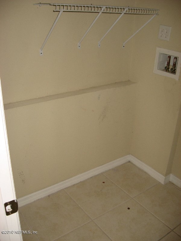 355 Monument Road, Unit 17 D2 Jacksonville, FL 32225 - Photo 9 of 10 a view of a room