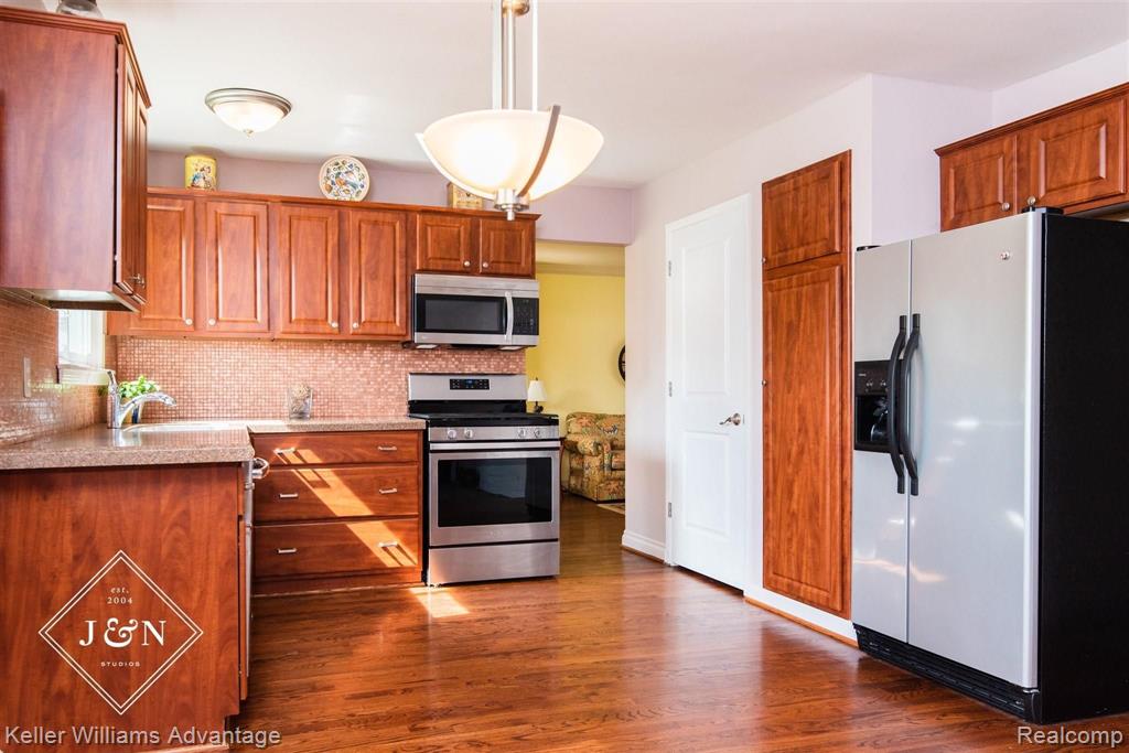 42209 Park Ridge Road Novi, MI 48375 - Photo 5 of 17