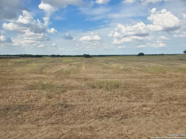 $80,000 | 7915 County Road 2400, Moore, TX 78057