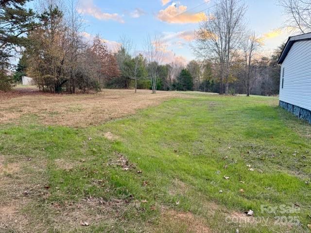 129 Harris Trail Gaffney, SC 29341 - Photo 6 of 17 a backyard of a house with lots of green space