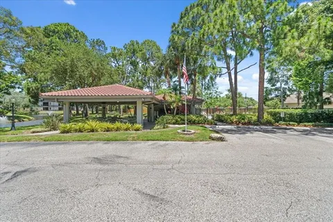 $220,000 | 2650 Countryside Boulevard, Unit E103, Clearwater, FL 33761