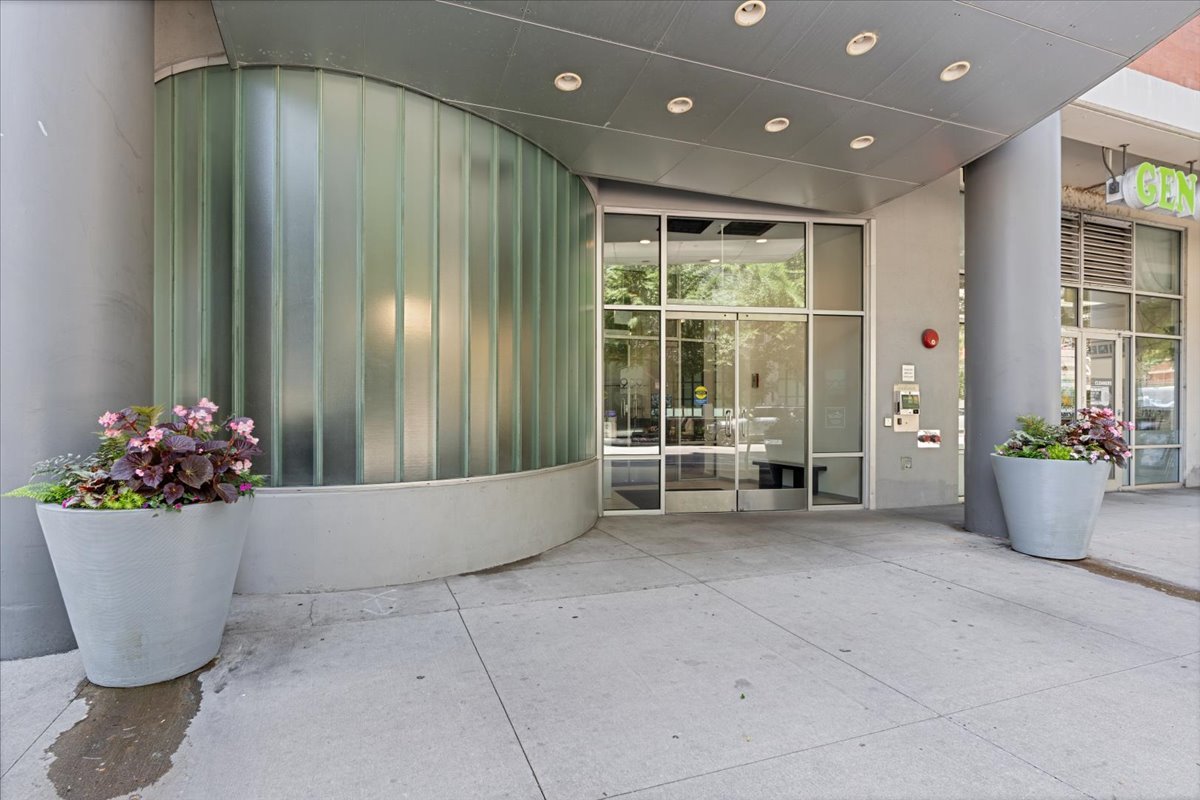 909 West Washington Boulevard, Unit 606 Chicago, IL 60607 - Photo 2 of 20