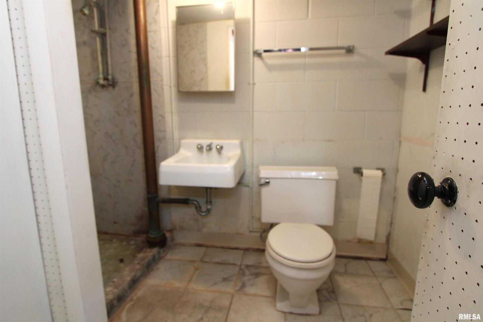 415 North 12th Street Clinton, IA 52732 - Photo 14 of 16 Gallery Image 14