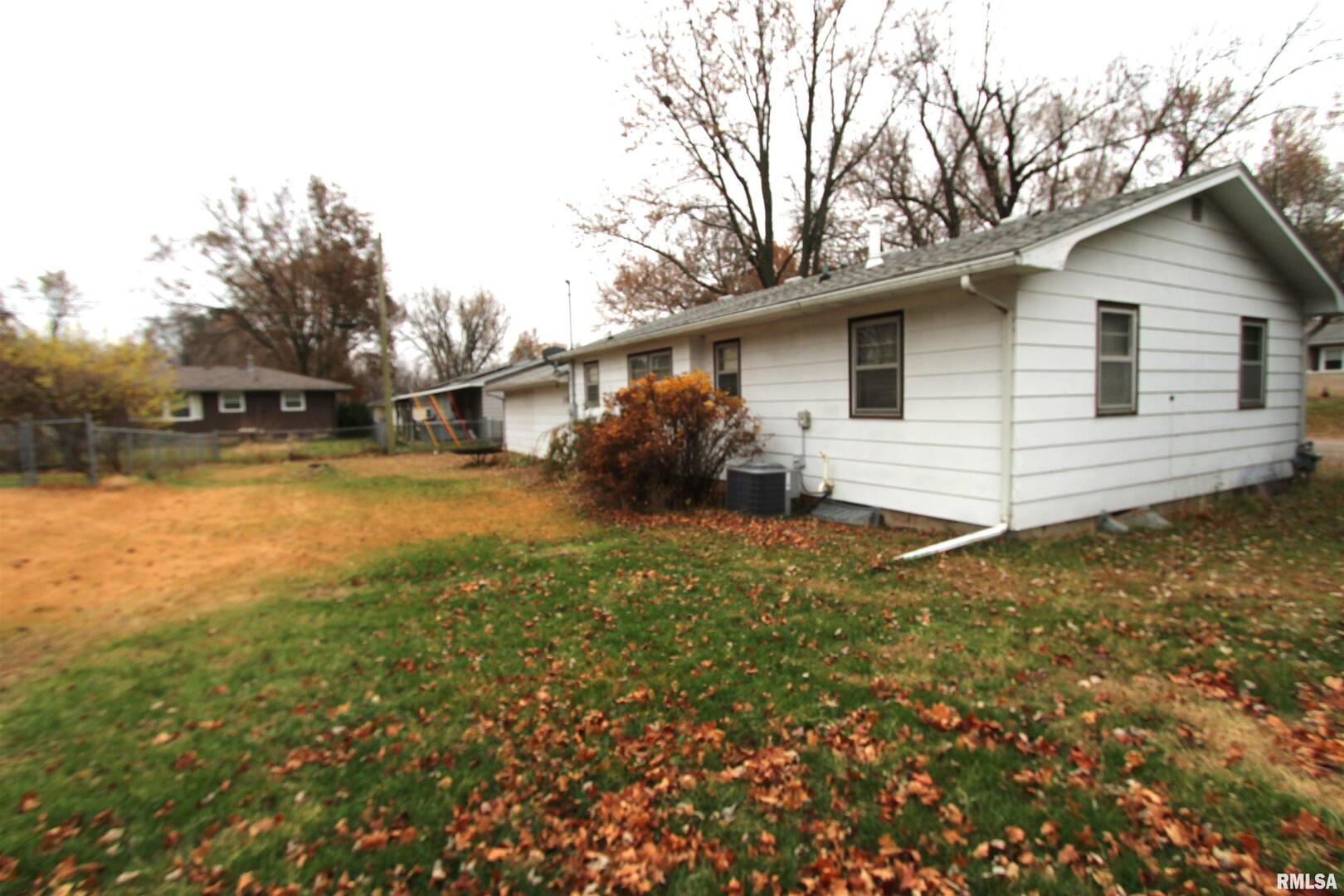 415 North 12th Street Clinton, IA 52732 - Photo 4 of 16 Gallery Image 4