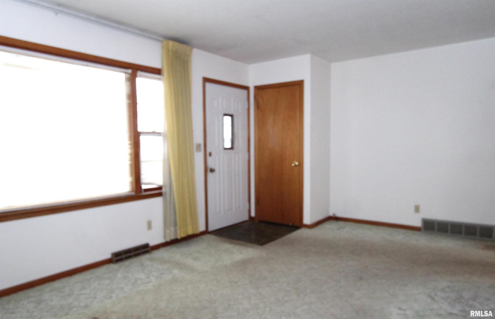 415 North 12th Street Clinton, IA 52732 - Photo 5 of 16 Gallery Image 5