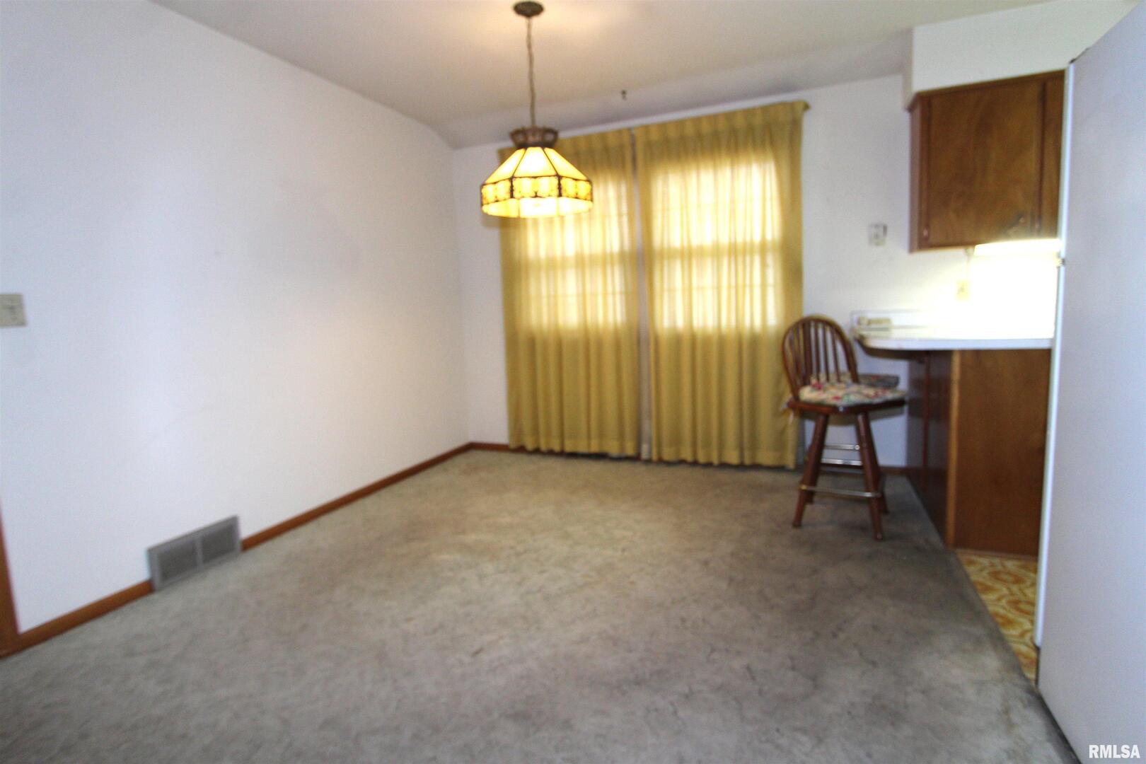 415 North 12th Street Clinton, IA 52732 - Photo 6 of 16 Gallery Image 6