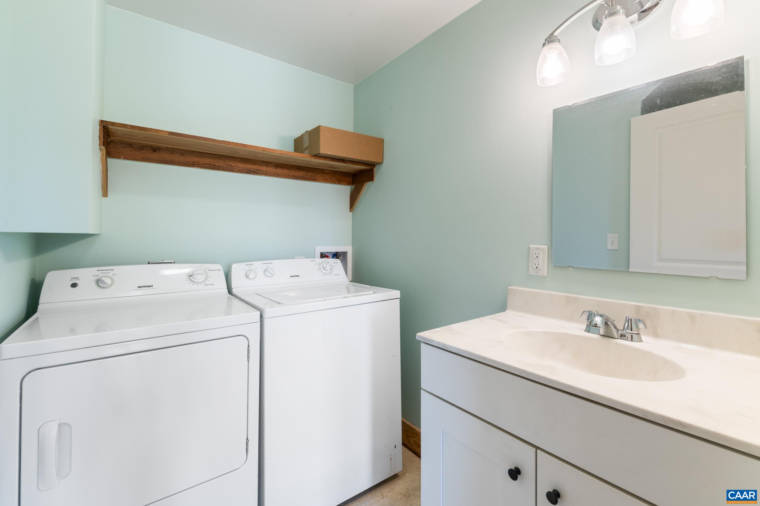 407 Farmview Road Stanardsville, VA 22973 - Photo 21 of 58 Main Level 1/2 Bath/Laundry