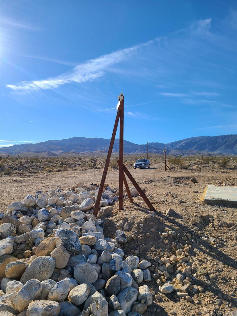 37598 Bauer Road Lucerne Valley, CA 92356 - Photo 11 of 11 a view of a sky from a yard