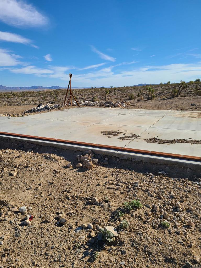 37598 Bauer Road Lucerne Valley, CA 92356 - Photo 3 of 11 a view of ocean and mountain