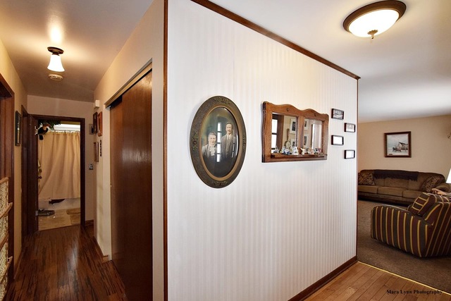 1176 Ridgeway Drive Elgin, IL 60123 - Photo 4 of 21