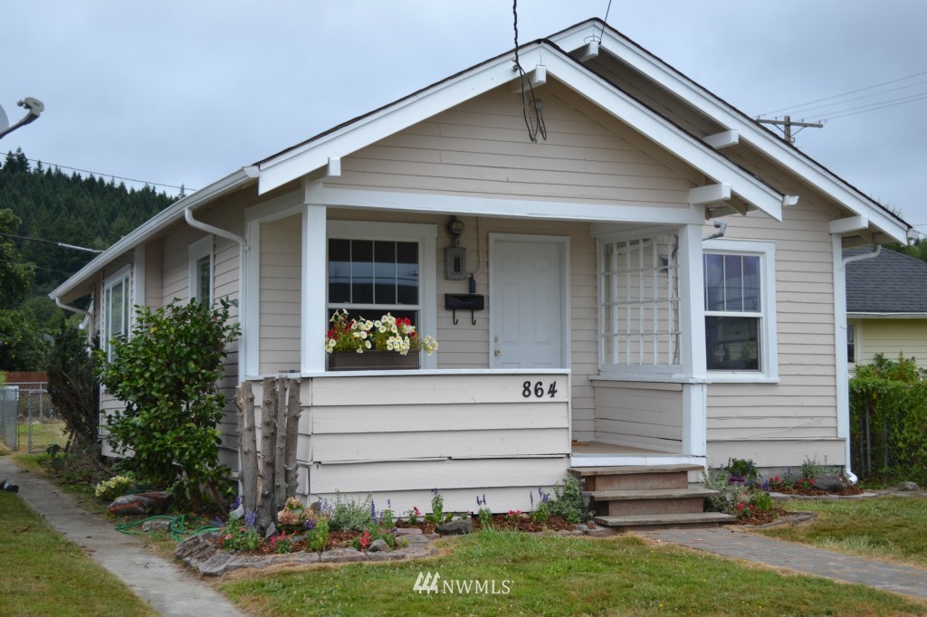 864 Southwest Cascade Avenue Chehalis, WA 98532 - Photo 2 of 9 Gallery Image 2