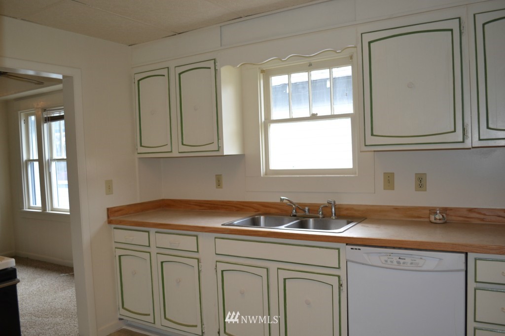 864 Southwest Cascade Avenue Chehalis, WA 98532 - Photo 5 of 9 Gallery Image 5
