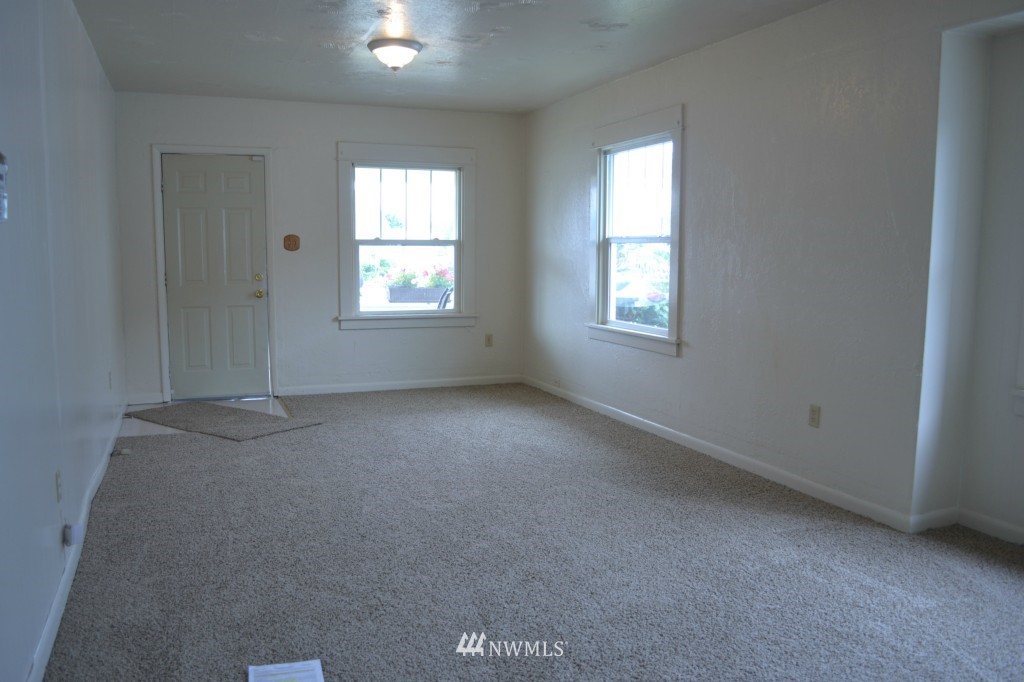 864 Southwest Cascade Avenue Chehalis, WA 98532 - Photo 7 of 9 Gallery Image 7