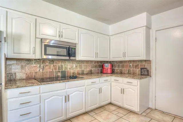 $364,500 | 2804 Oak Cliff Lane, Arlington, TX 76012