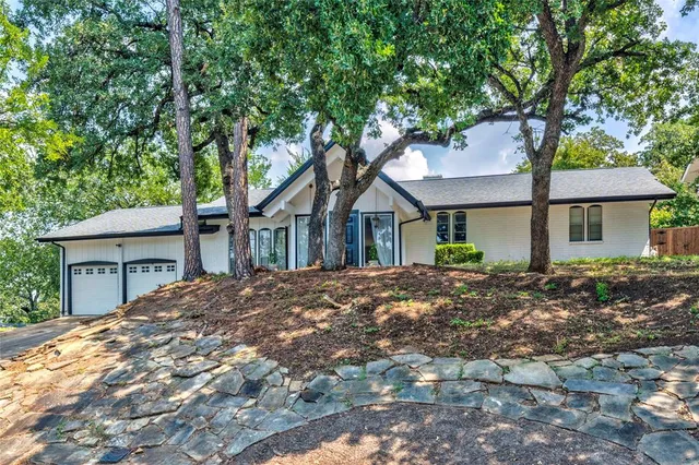 $364,500 | 2804 Oak Cliff Lane, Arlington, TX 76012