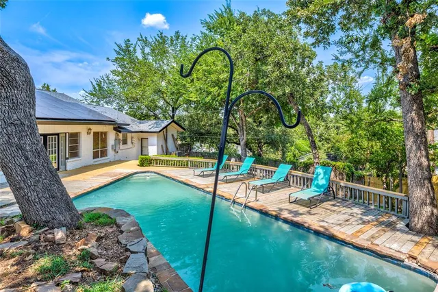 $364,500 | 2804 Oak Cliff Lane, Arlington, TX 76012