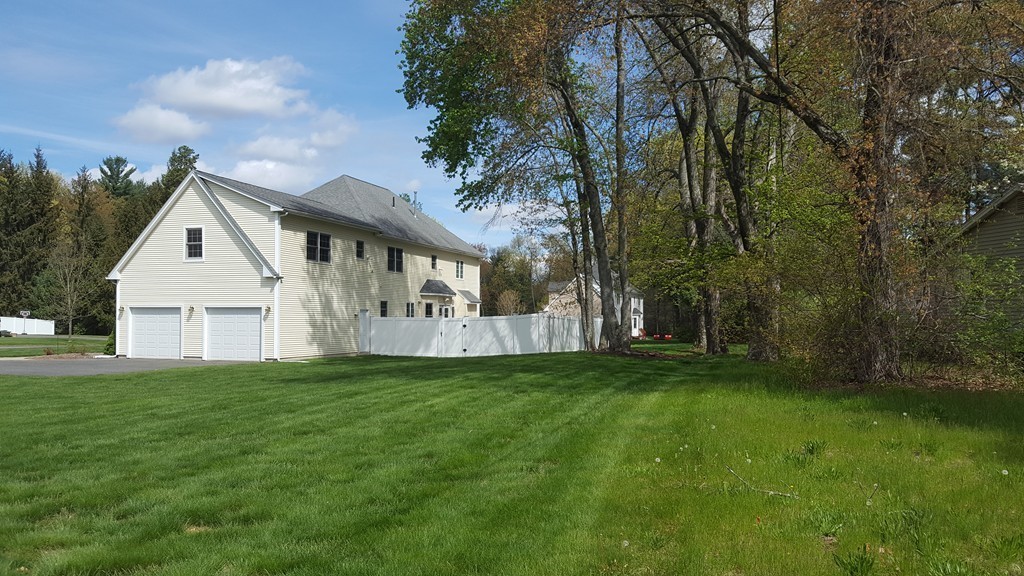 4 Bridle Path Wilbraham, MA 01095 - Photo 8 of 29 Gallery Image 8