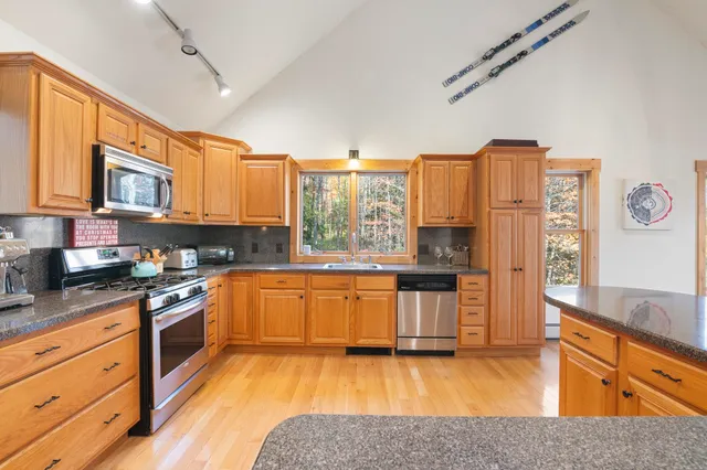 $824,000 | 5 White Tail Lane, West Dover, VT 05356