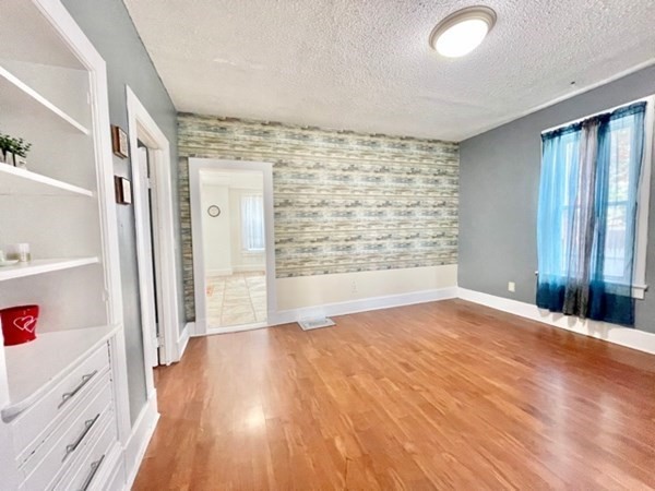 61 Keith Street Springfield, MA 01108 - Photo 5 of 17