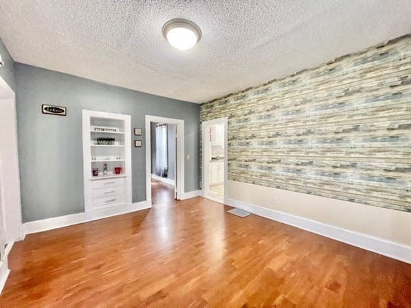 61 Keith Street Springfield, MA 01108 - Photo 6 of 17