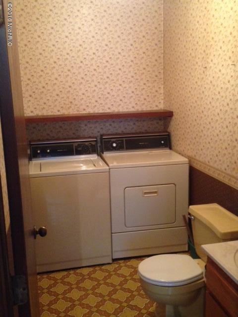 379 Meceola Road Lake, MI 48632 - Photo 10 of 25 Laundry 1/2 Bath