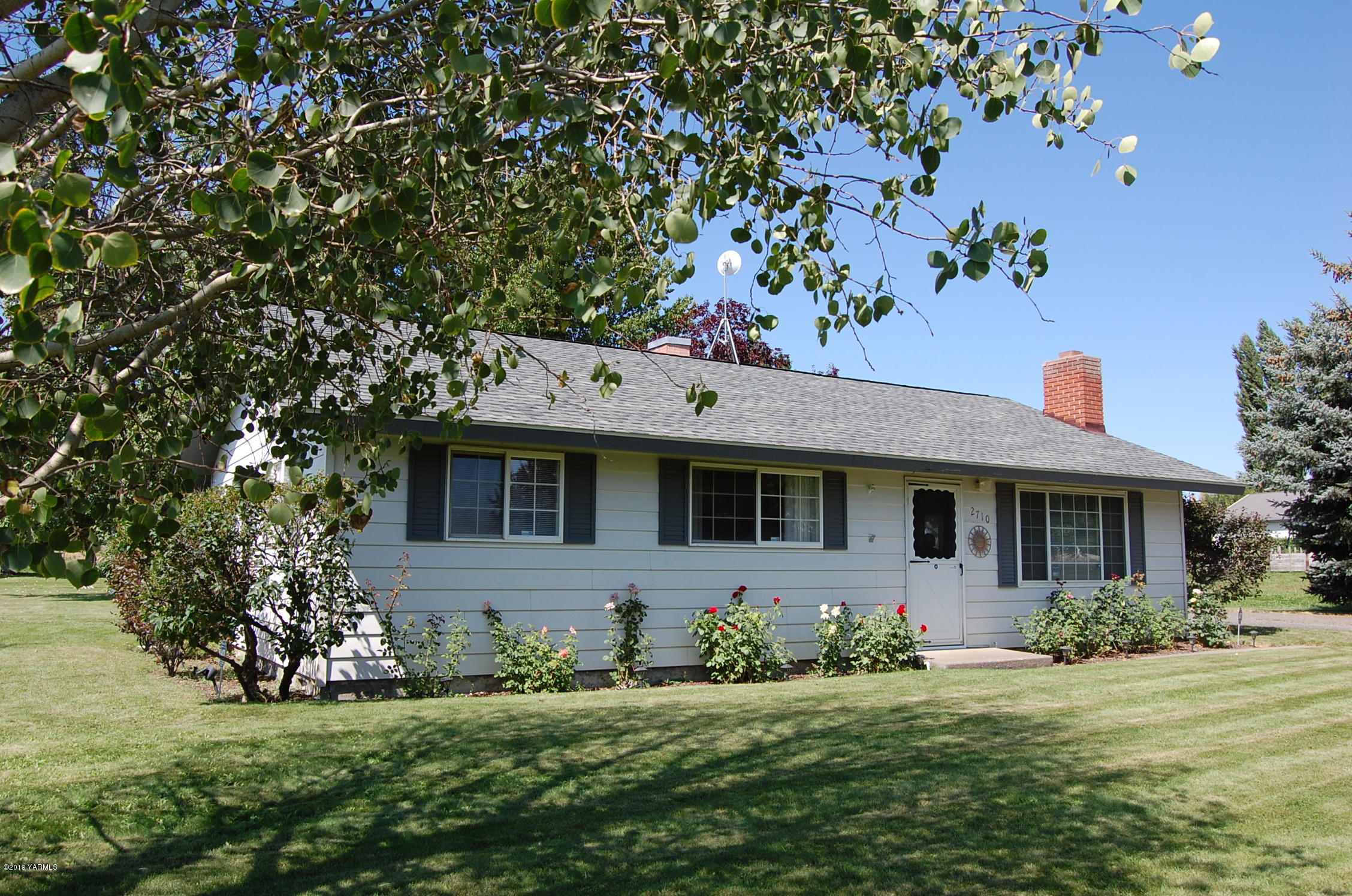 2710 Nelson Road Yakima, WA 98903 - Photo 1 of 30 a front view of a house with a yard