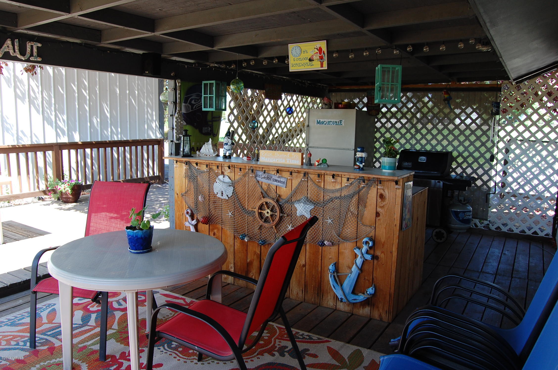 2710 Nelson Road Yakima, WA 98903 - Photo 18 of 30 a view of a patio with table and chairs