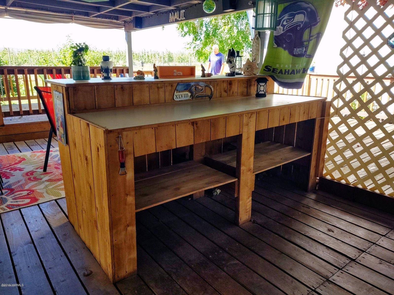 2710 Nelson Road Yakima, WA 98903 - Photo 19 of 30 a view of outdoor seating space with wooden floor