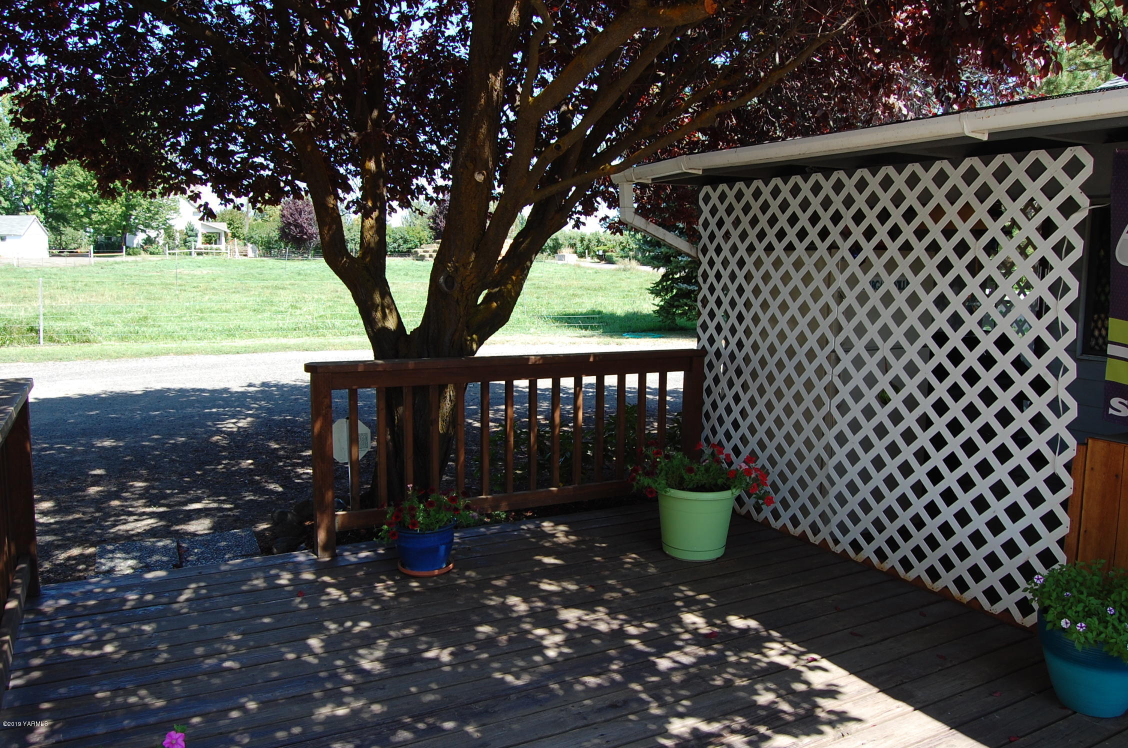 2710 Nelson Road Yakima, WA 98903 - Photo 21 of 30 a view of a balcony with chairs