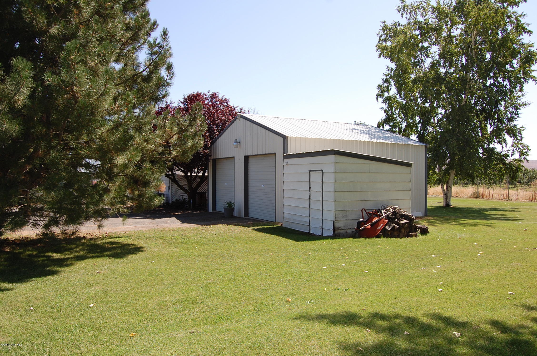 2710 Nelson Road Yakima, WA 98903 - Photo 26 of 30 a view of a house with a yard