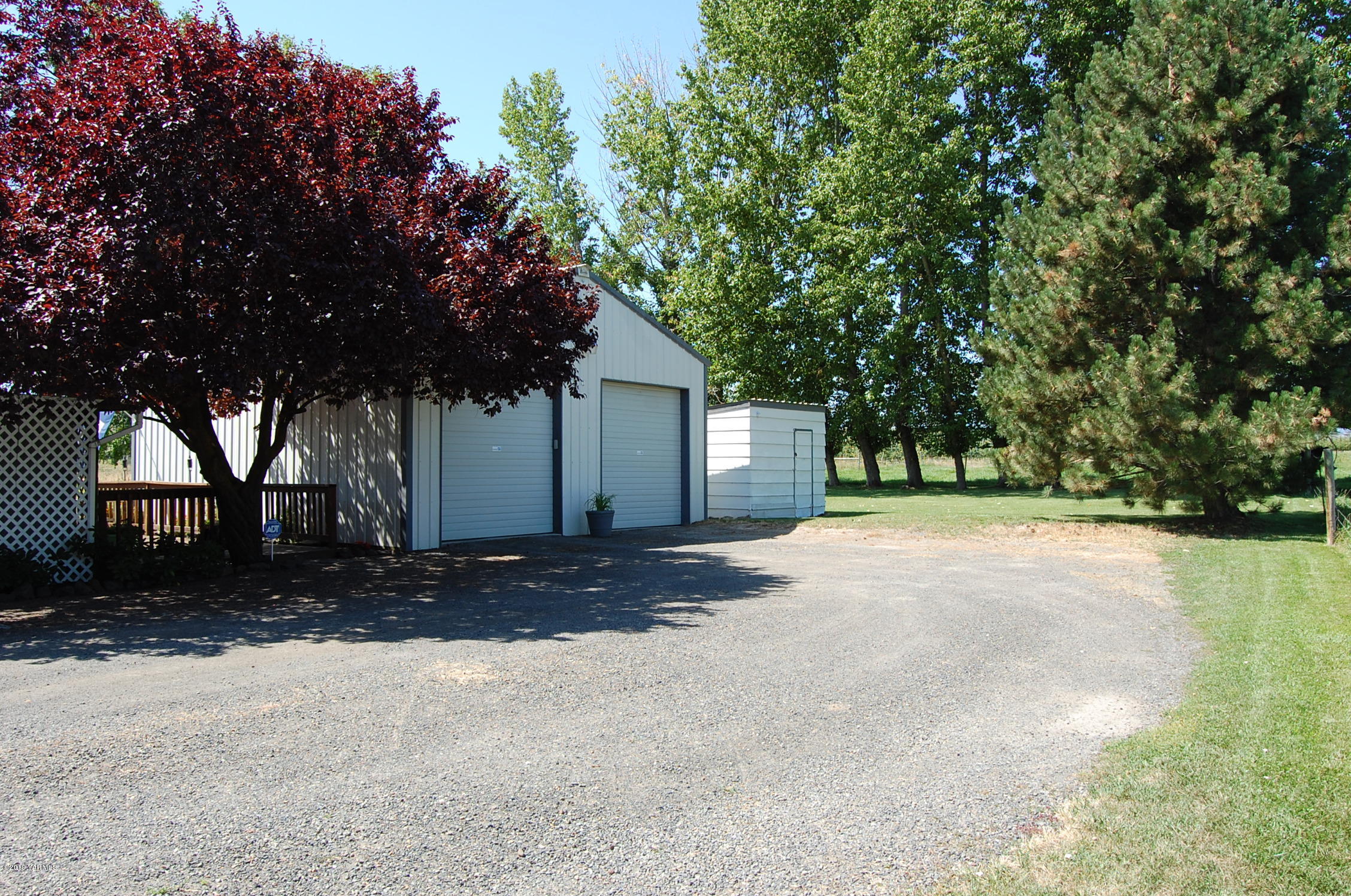 2710 Nelson Road Yakima, WA 98903 - Photo 5 of 30 a front view of a house with a yard and garage