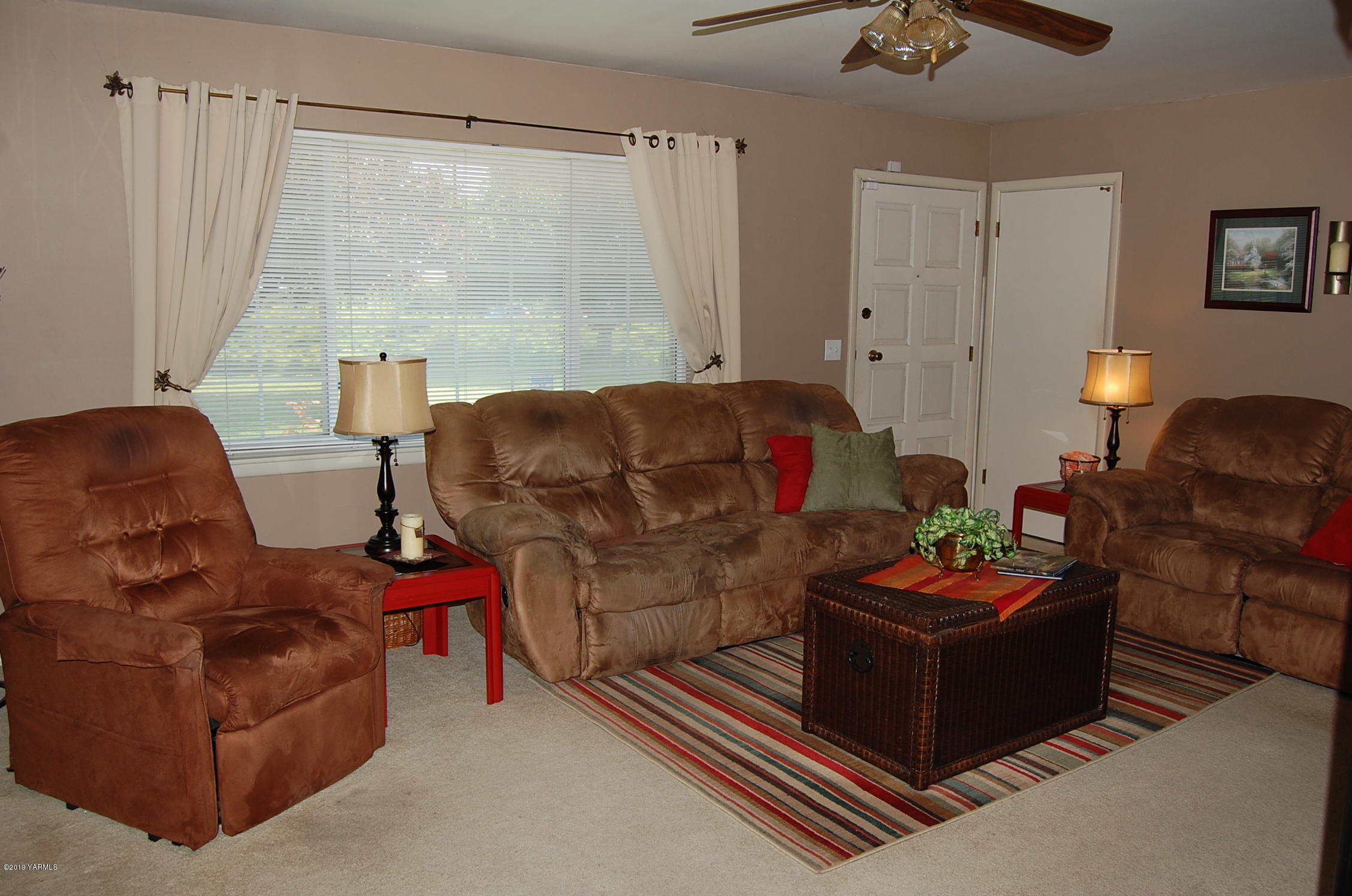2710 Nelson Road Yakima, WA 98903 - Photo 7 of 30 a living room with furniture and a large window
