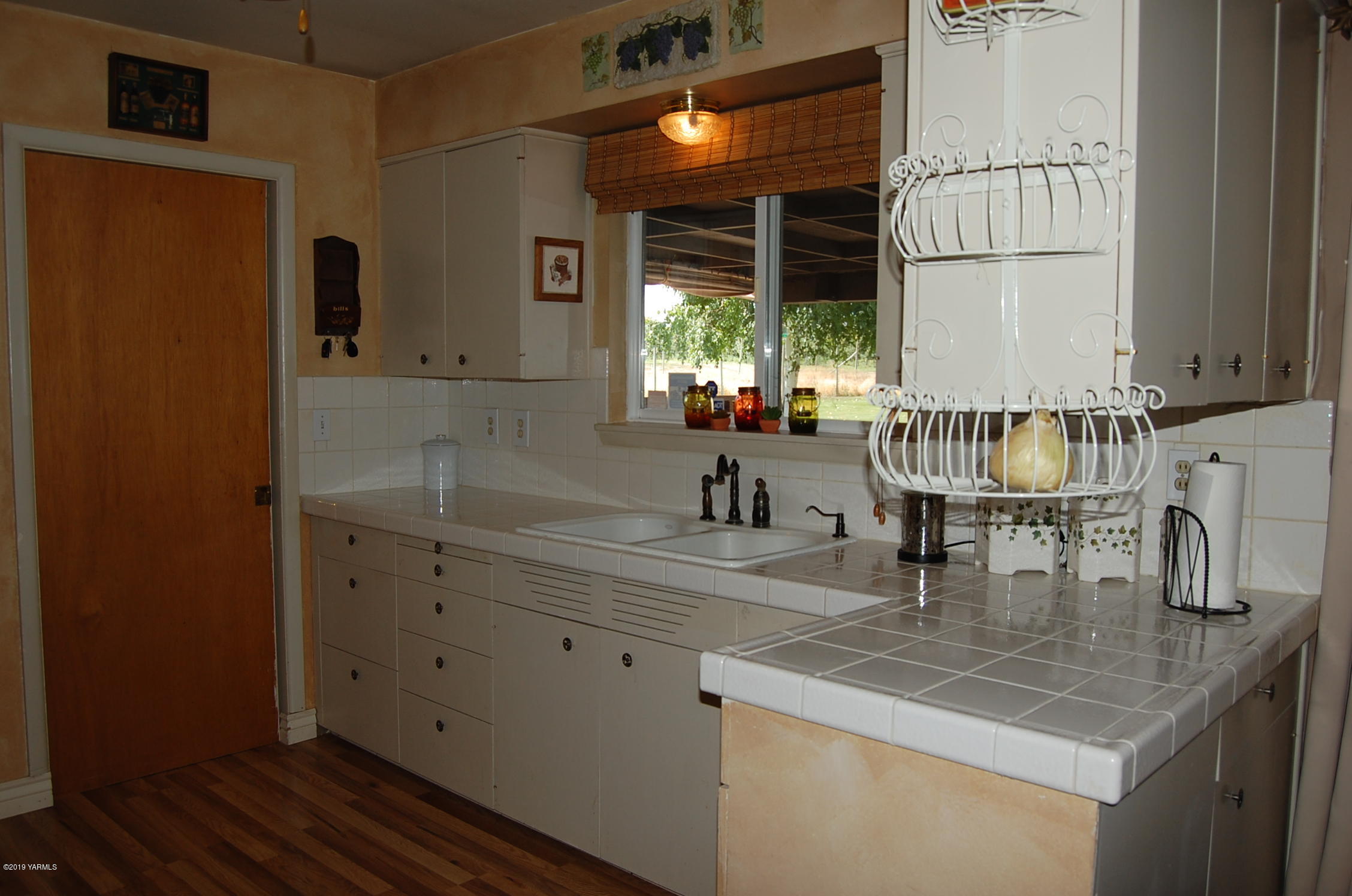 2710 Nelson Road Yakima, WA 98903 - Photo 9 of 30 a kitchen with sink and window