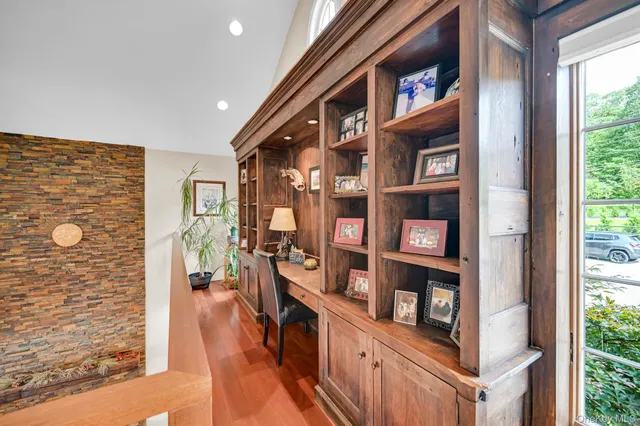 a view of an outdoor space