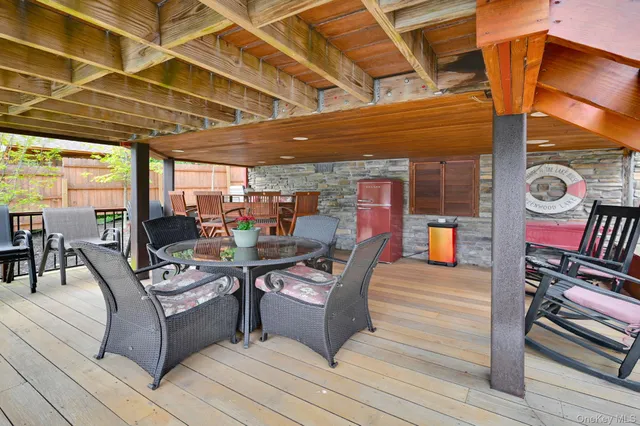 a view of a garden with sitting area