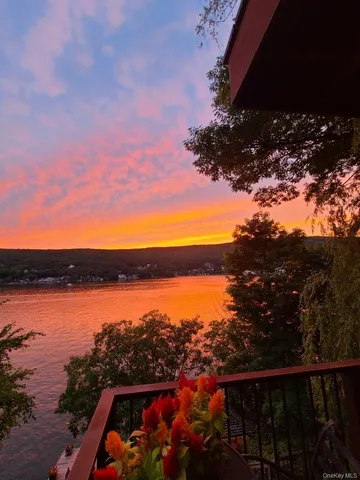 $1,599,000 | 10 Van Orden Lane, Greenwood Lake, NY 10925