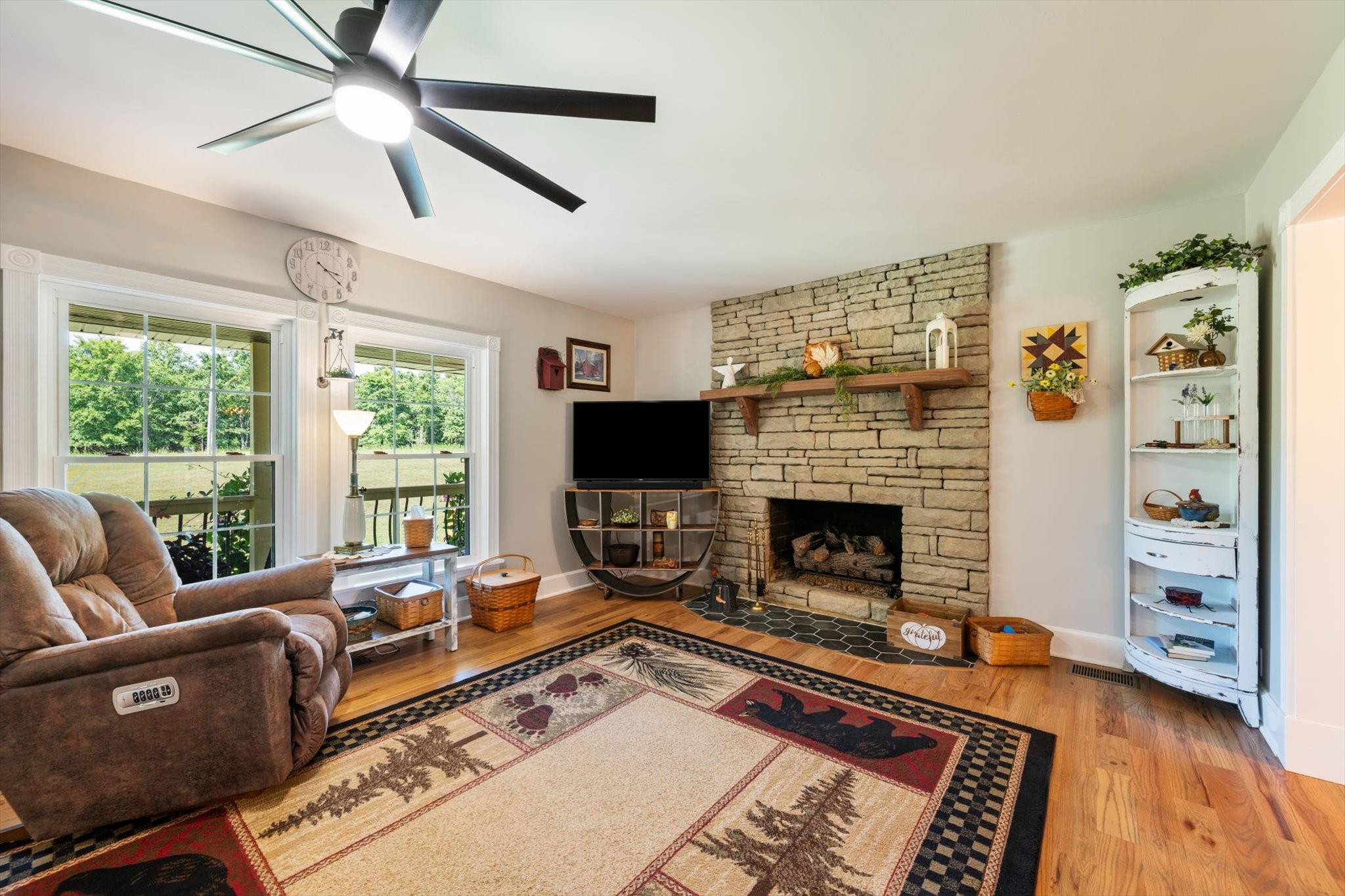 6395 Huffman Road Goodlettsville, TN 37072 - Photo 11 of 38 a living room with furniture fireplace and window
