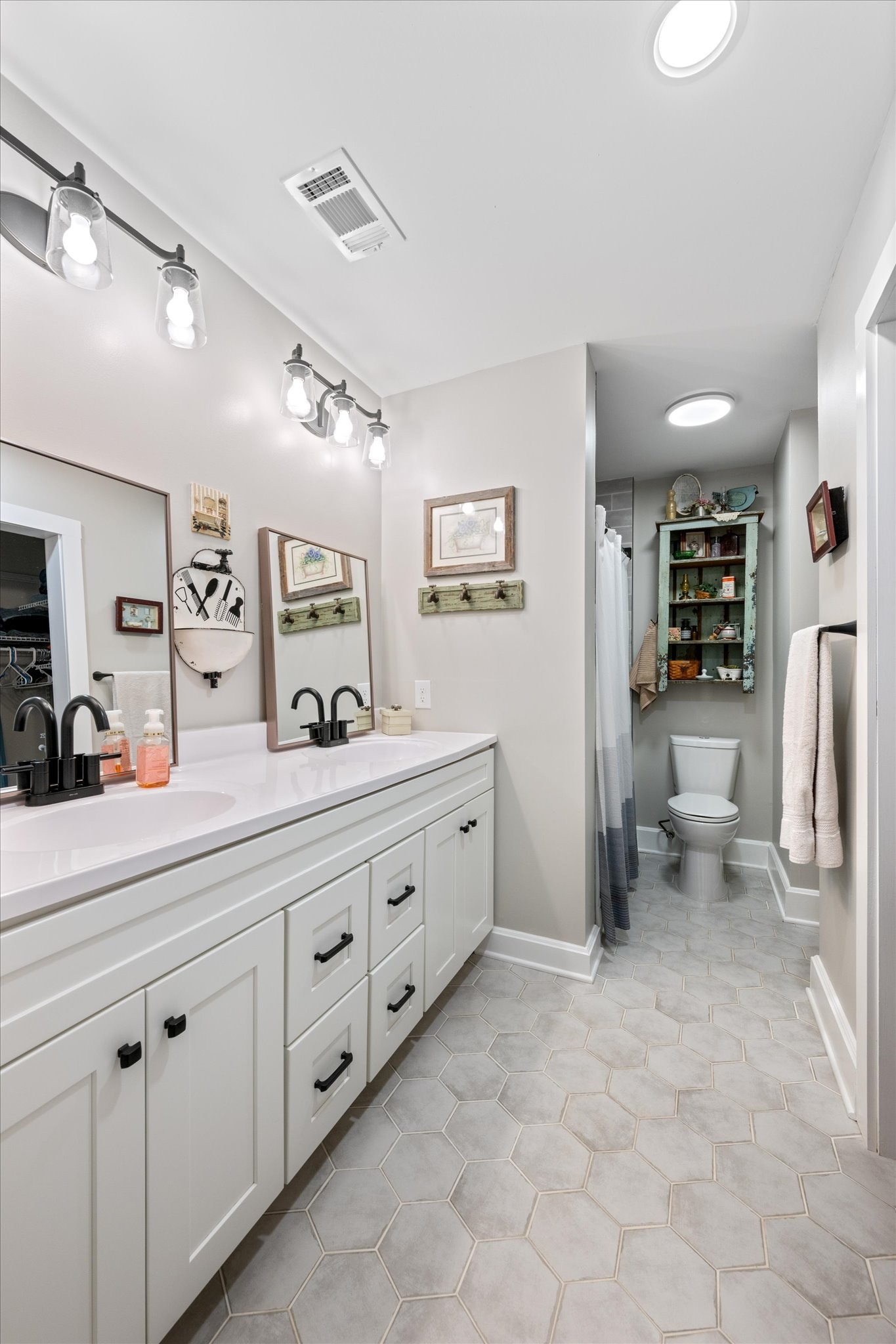 6395 Huffman Road Goodlettsville, TN 37072 - Photo 17 of 38 a spacious bathroom with a double vanity sink and a mirror