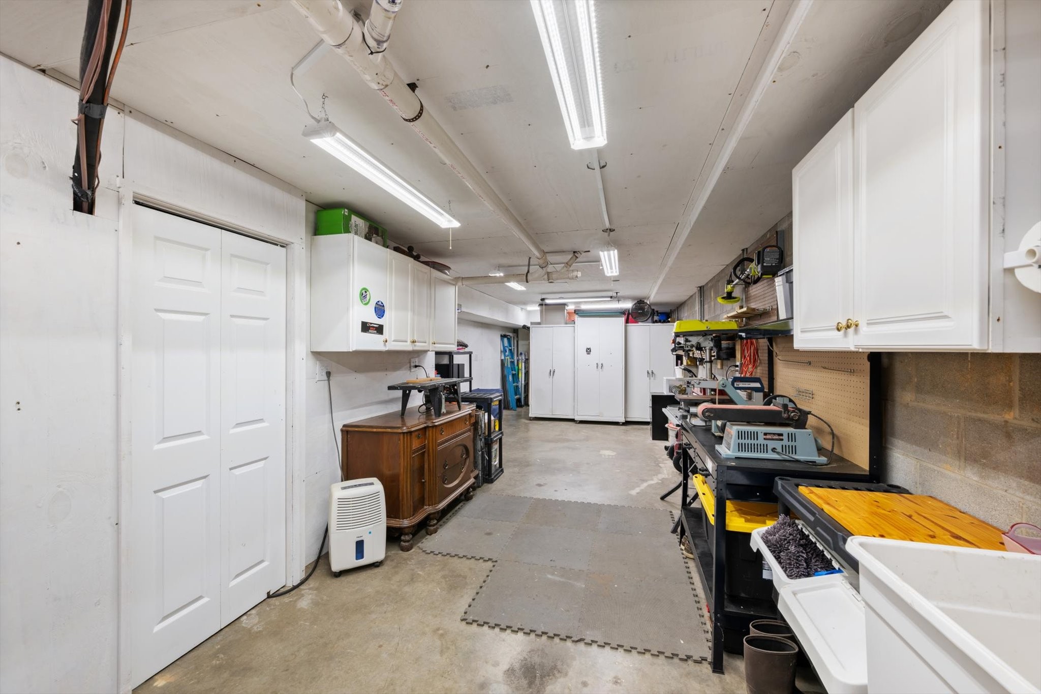 6395 Huffman Road Goodlettsville, TN 37072 - Photo 23 of 38 a view of a kitchen with a sink and cabinets