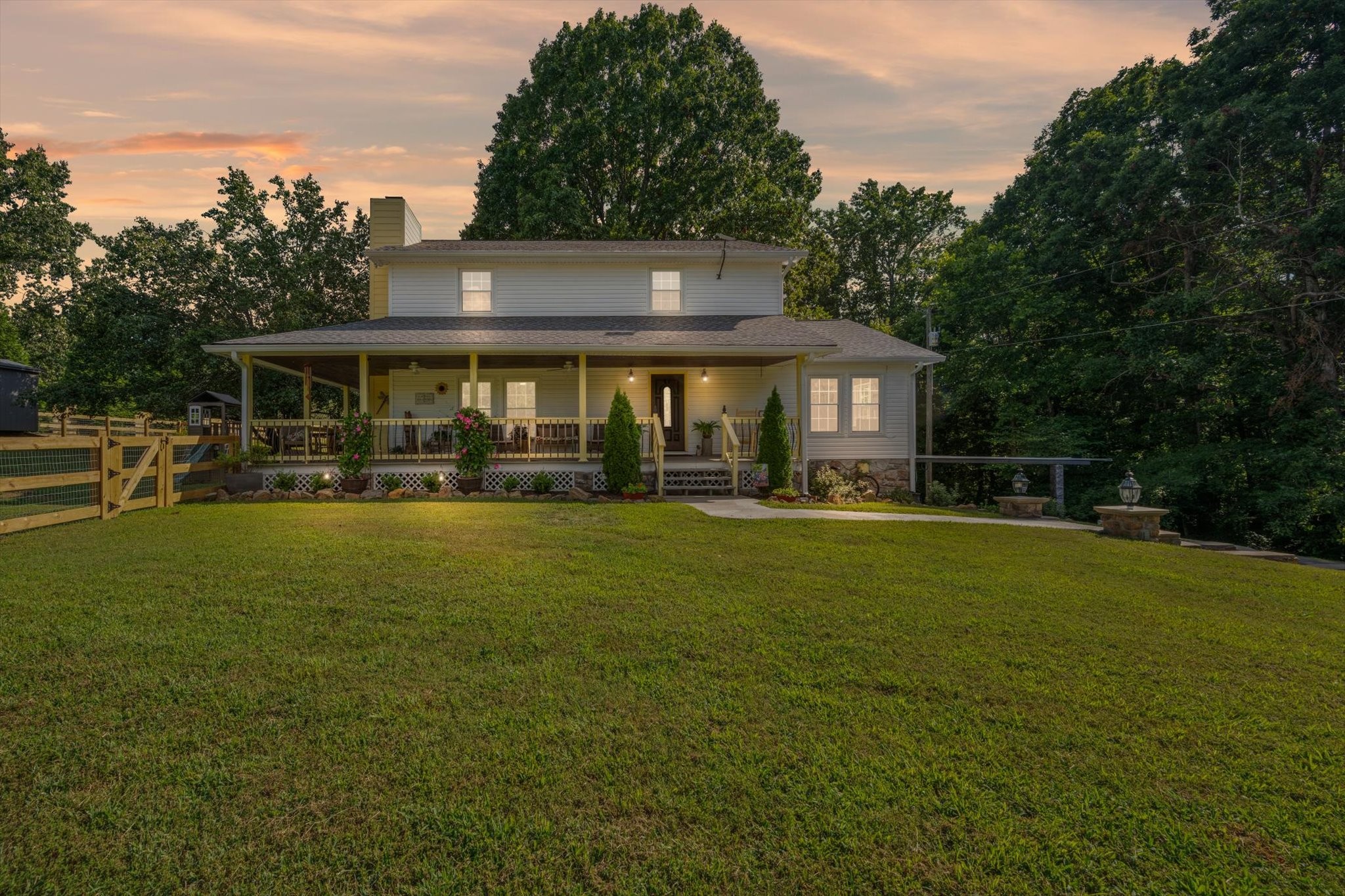 6395 Huffman Road Goodlettsville, TN 37072 - Photo 25 of 38 a front view of a house with a garden