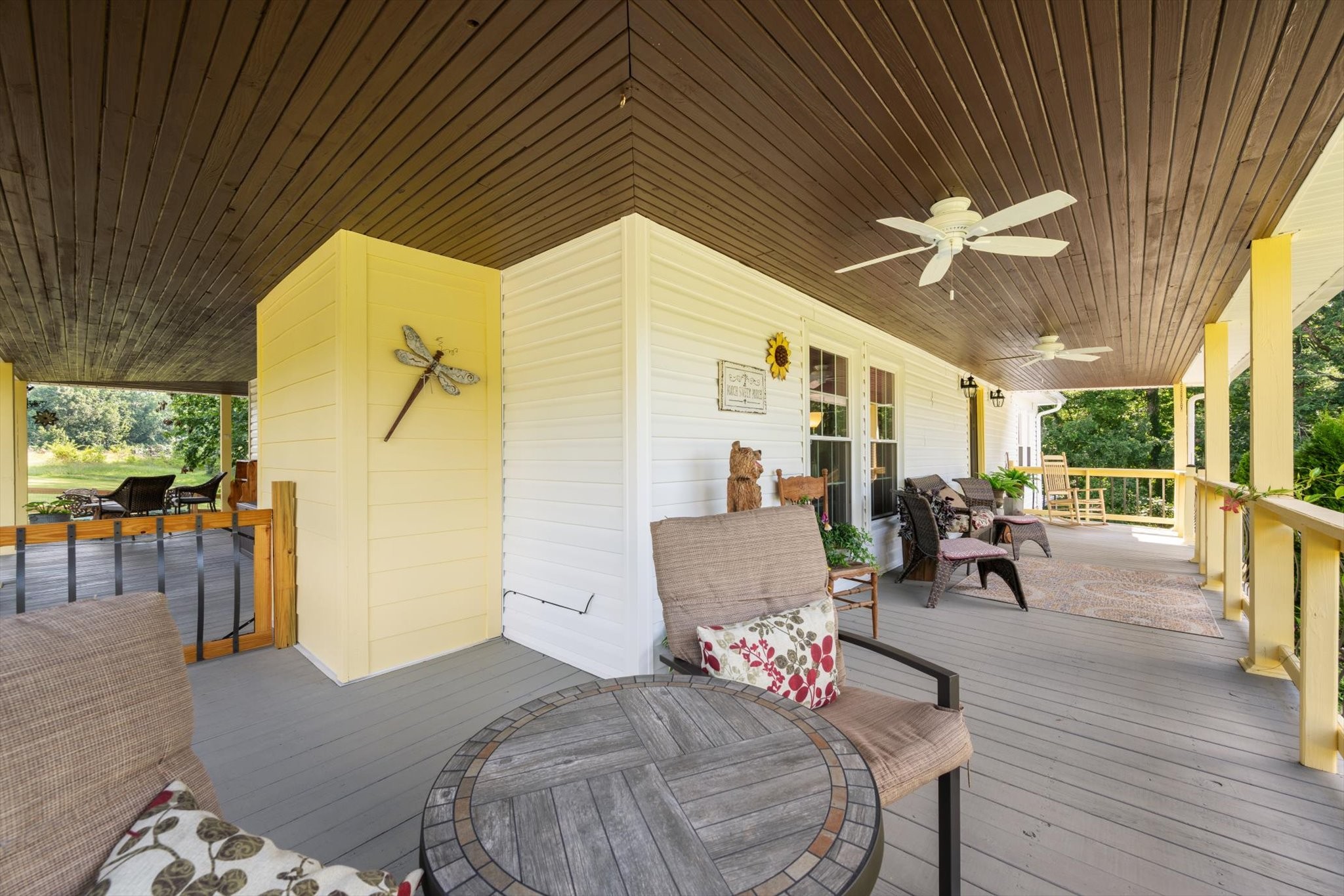 6395 Huffman Road Goodlettsville, TN 37072 - Photo 31 of 38 a living room with furniture and wooden floor
