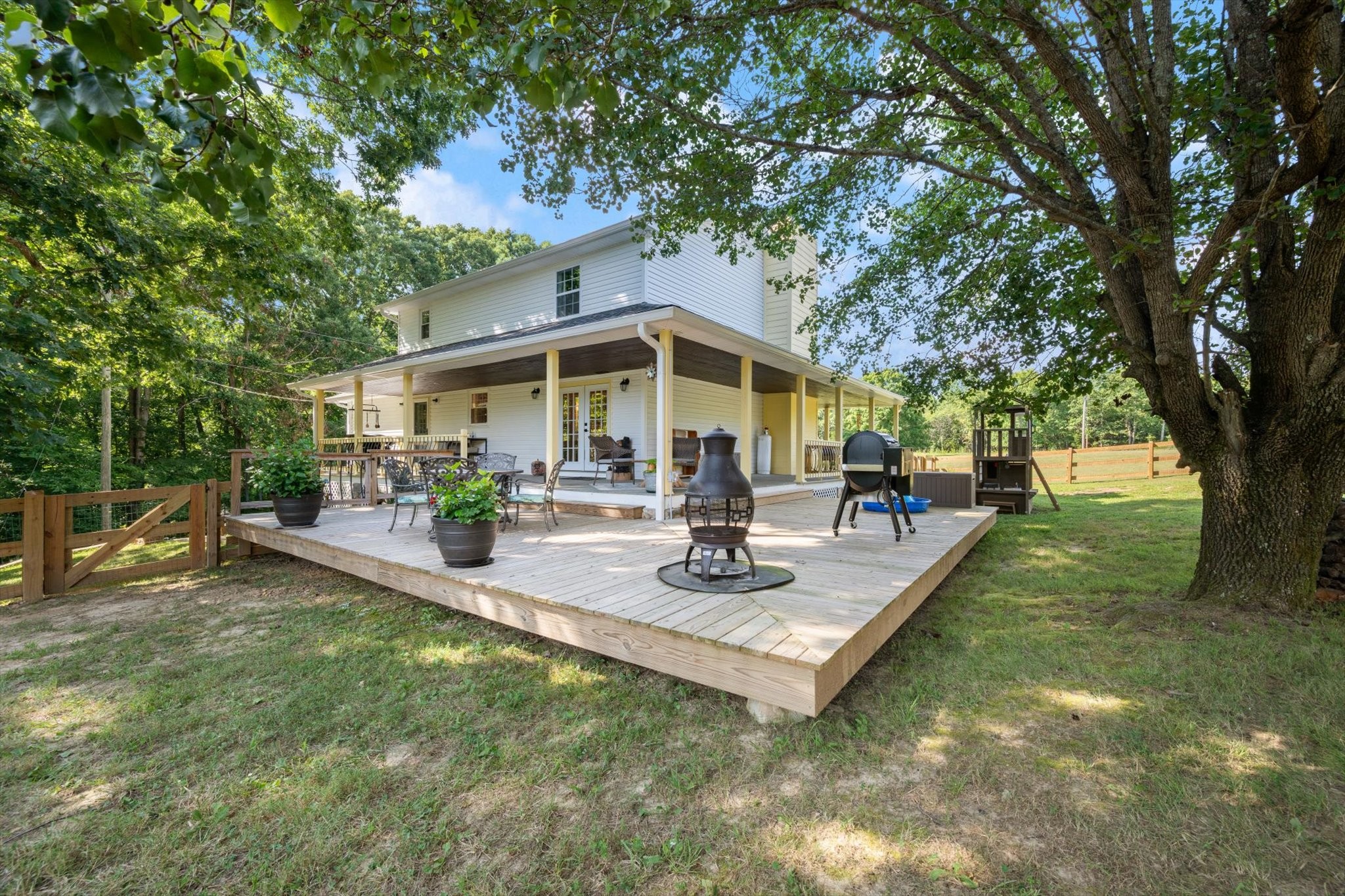 6395 Huffman Road Goodlettsville, TN 37072 - Photo 32 of 38 a view of a house with swimming pool and sitting area