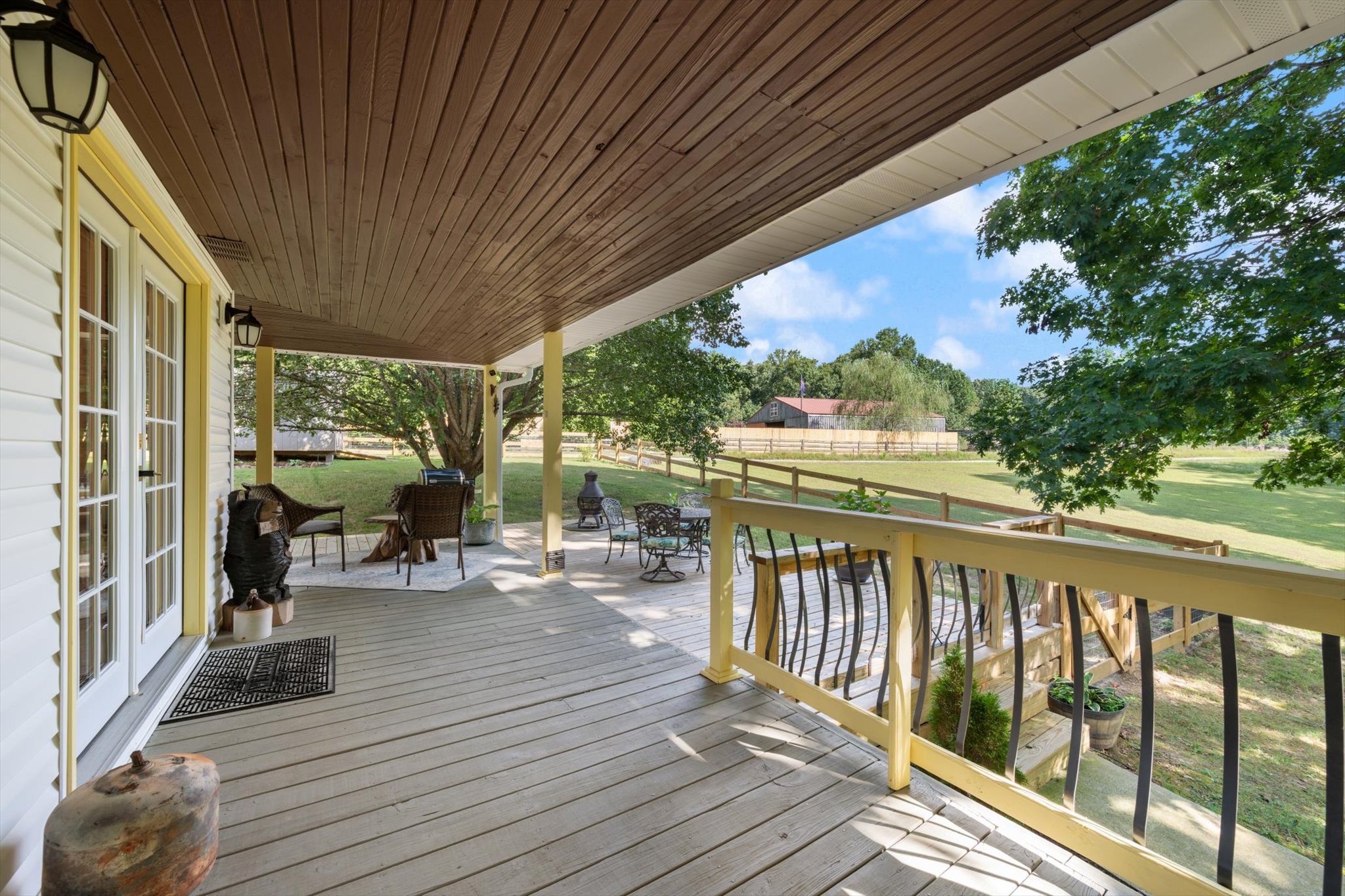 6395 Huffman Road Goodlettsville, TN 37072 - Photo 34 of 38 a view of balcony with chairs and wooden fence