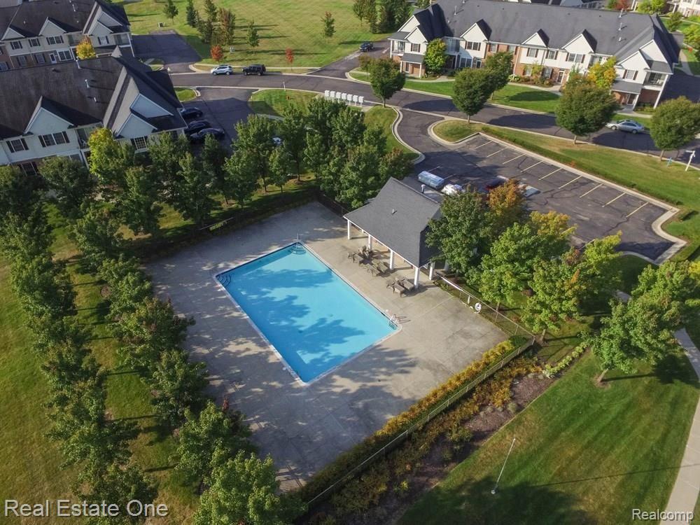1106 Rial Lake Drive, Unit 49 Howell, MI 48843 - Photo 2 of 13 IMG_2620.JPG