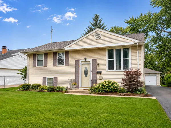 $285,000 | 909 Cypress Lane, Joliet, IL 60435