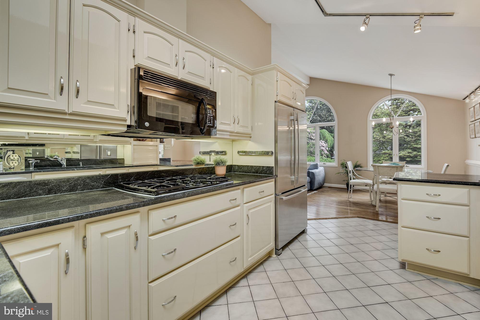 5616 Bent Branch Road Bethesda, MD 20816 - Photo 23 of 63 Kitchen with gas cooktop