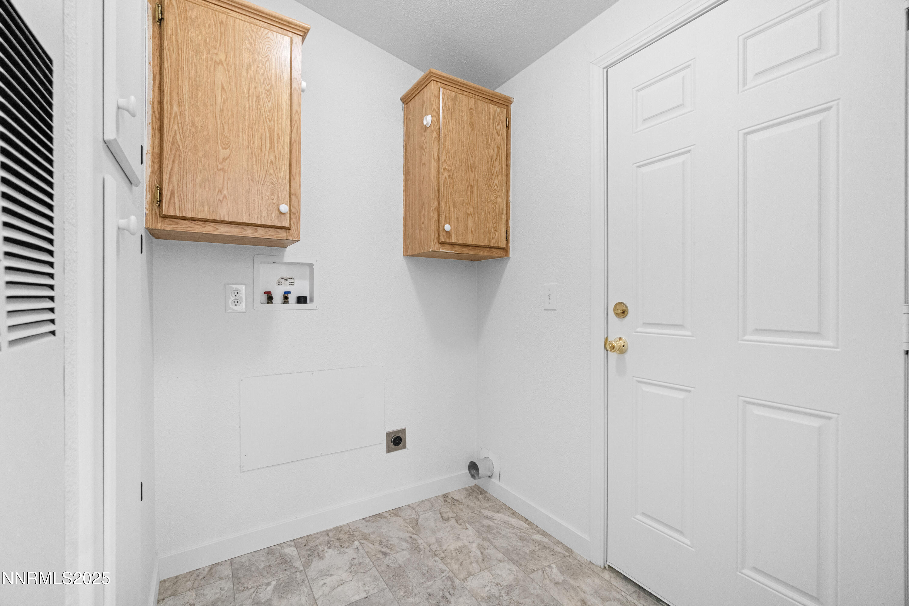 863 Jennys Lane Fernley, NV 89408 - Photo 15 of 24 a view of walk in closet