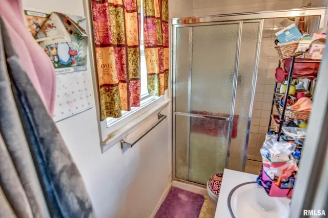 $179,900 | 1929 West Ravina Park Road, Decatur, IL 62526