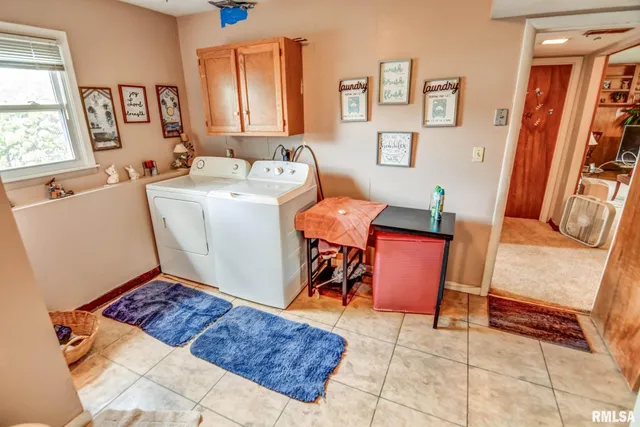 $179,900 | 1929 West Ravina Park Road, Decatur, IL 62526